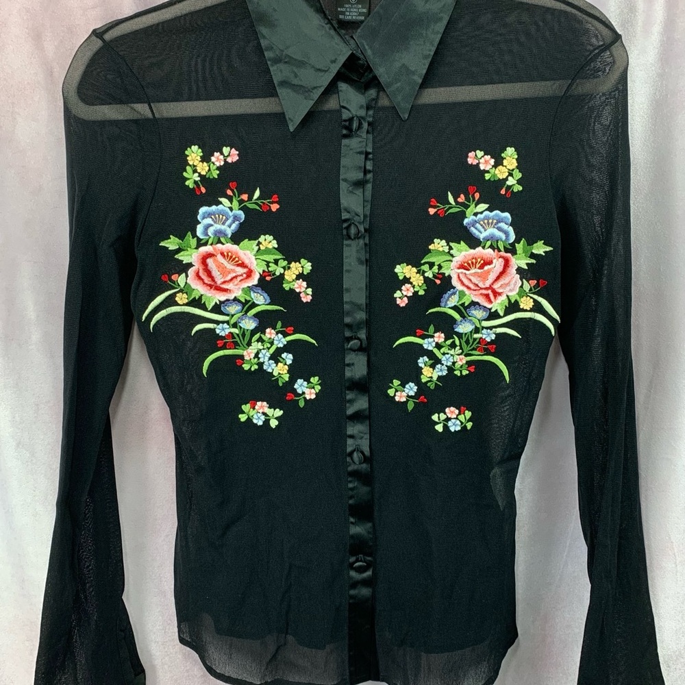 VIVIENNE TAM Luxury Floral Embroidery Blouse